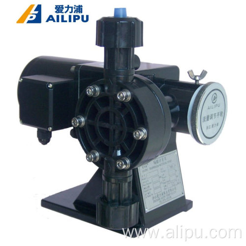 Automatic chemical dosing pump with tank